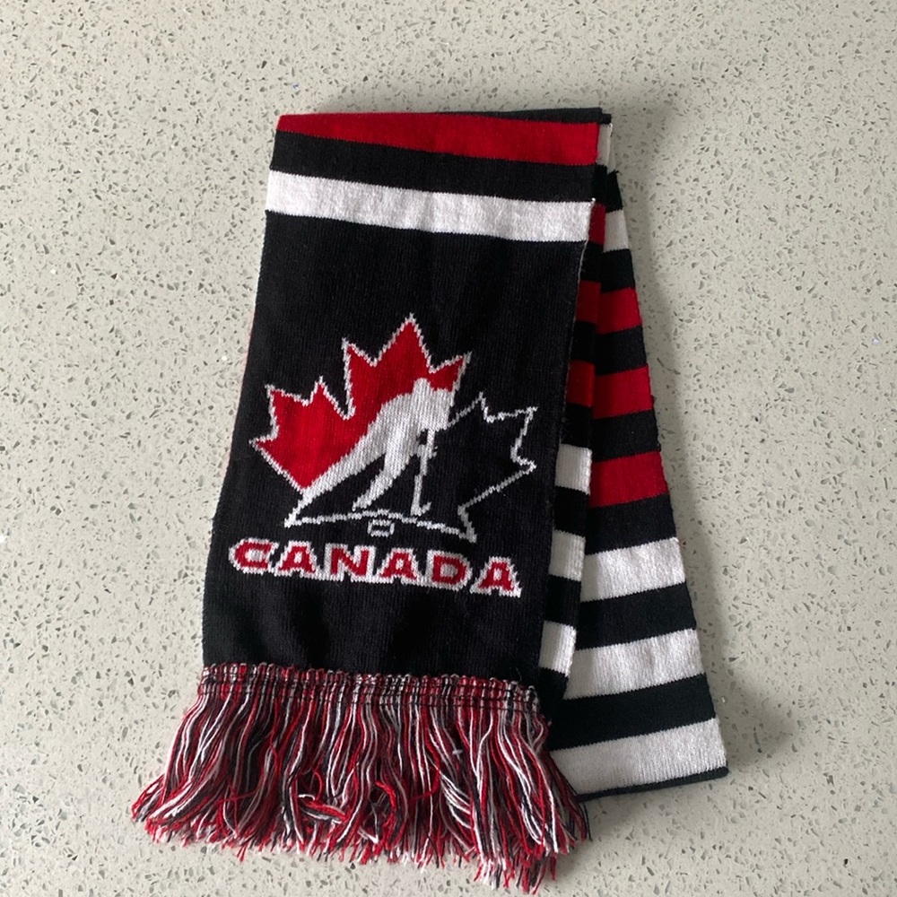 Canada scarf